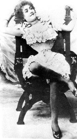 Врачи считали, что женщины в корсете не могут нормально дышать и рожать здоровых детей.Фото из архива Виктории Севрюковой